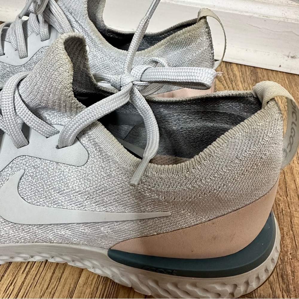 Nike Epic React Flyknit 2 Size 10.5 - image 2